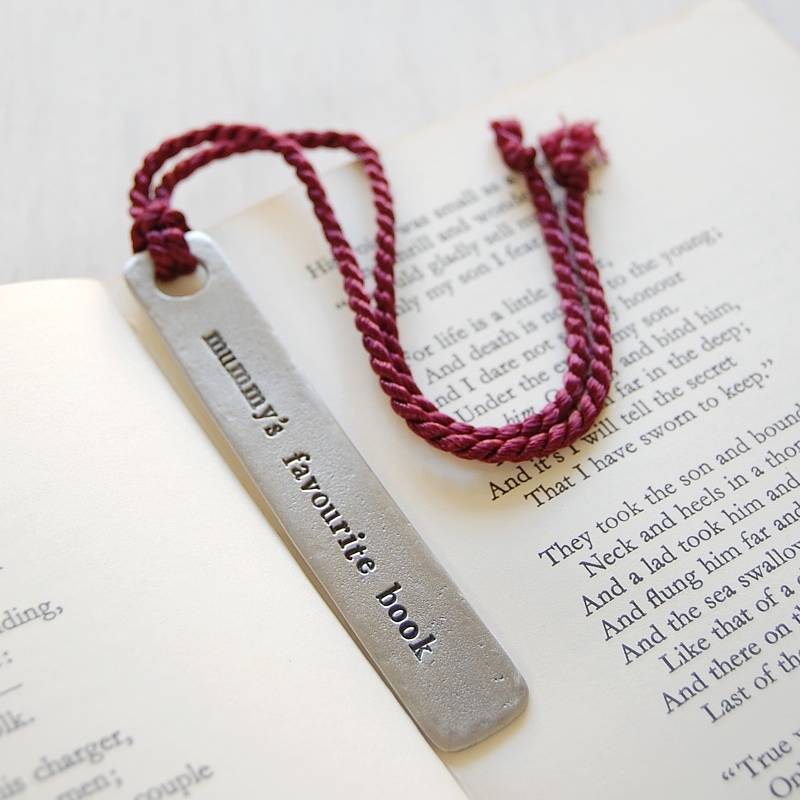 Segnalibro personalizzabile in metallo con scritta che in Italiano legge “Il libro preferito di Mamma”