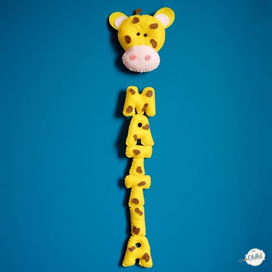 nome-per-cameretta-da-appendere-giraffa