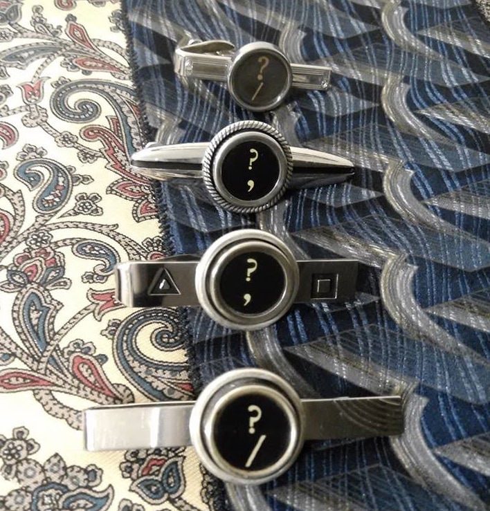 Ferma soldi con tasti di vecchie macchine da scrivere. Realizzati da TAB Typewriter Key Jewelry.