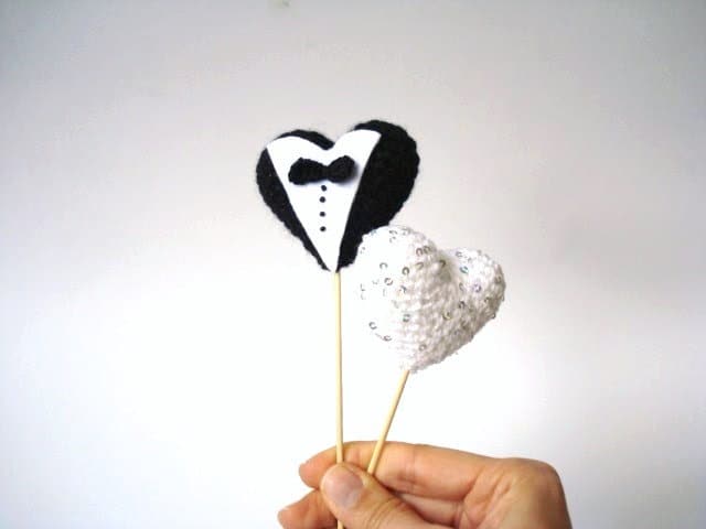 Cake topper per torta nuziale realizzato all'uncinetto