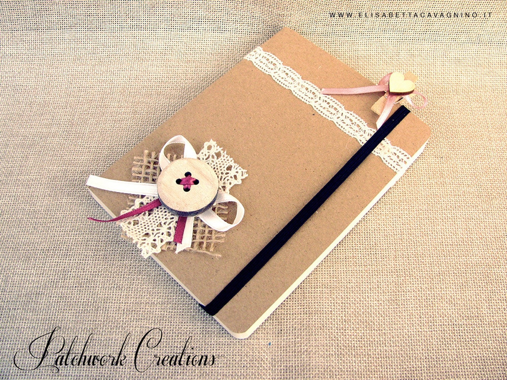 Quaderno personalizzato con bottone e pizzo