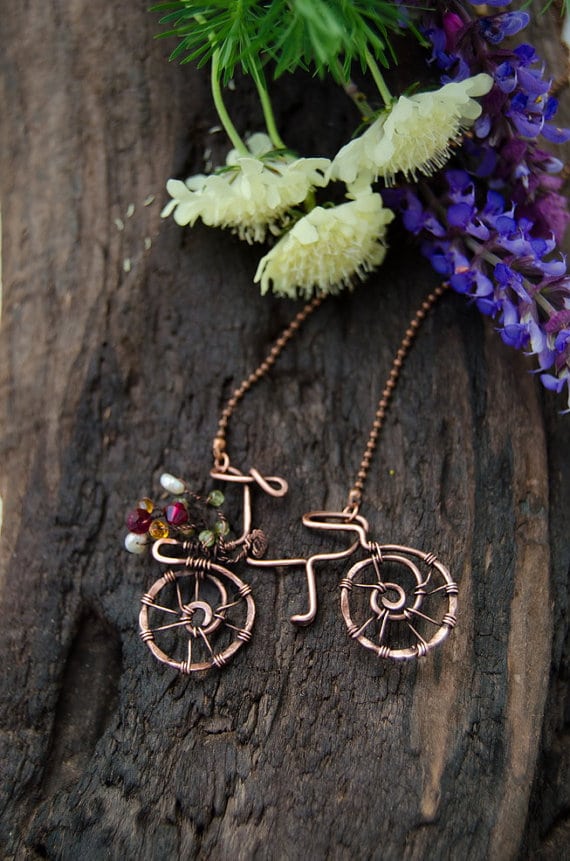 collana con bicicletta