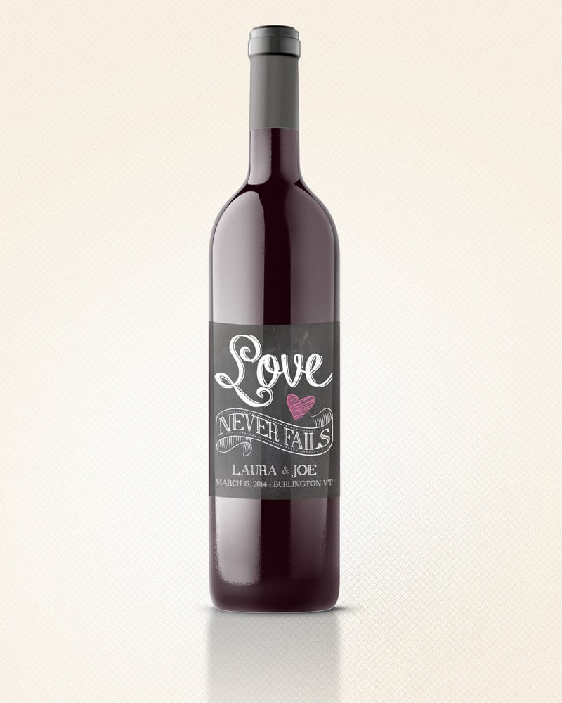 Bottiglie di vino con etichette personalizzate idea bomboniera ... Alzatina ispirazioni Bomboniera