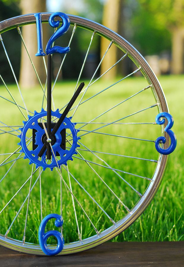 orologio con ruota di bicicletta