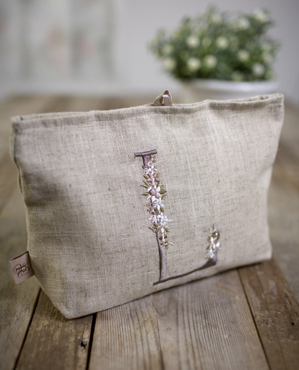 beauty-case-ricamato-personalizzato