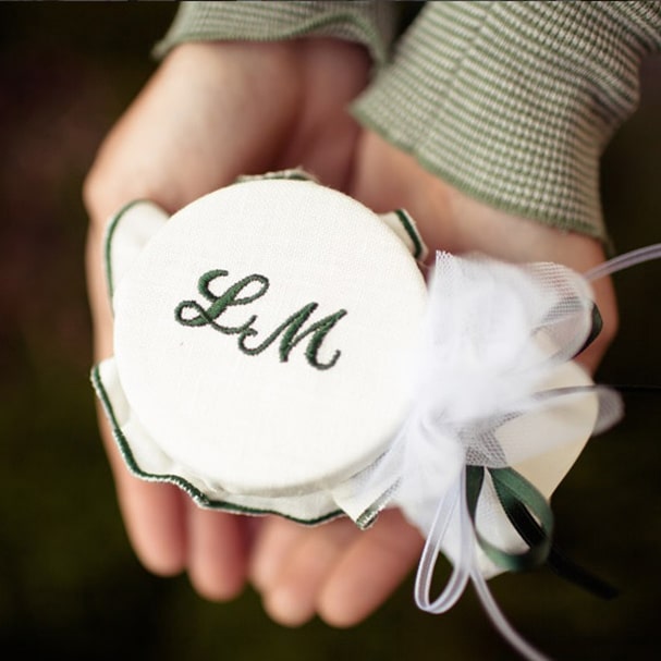 bomboniere-personalizzate-vasetto-ricamo-iniziali