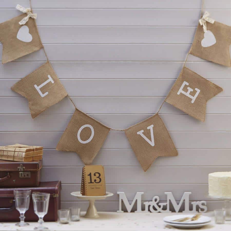 Festoni con bandierine personalizzate scritta love Festoni matrimonio con bandierine in tela stile country