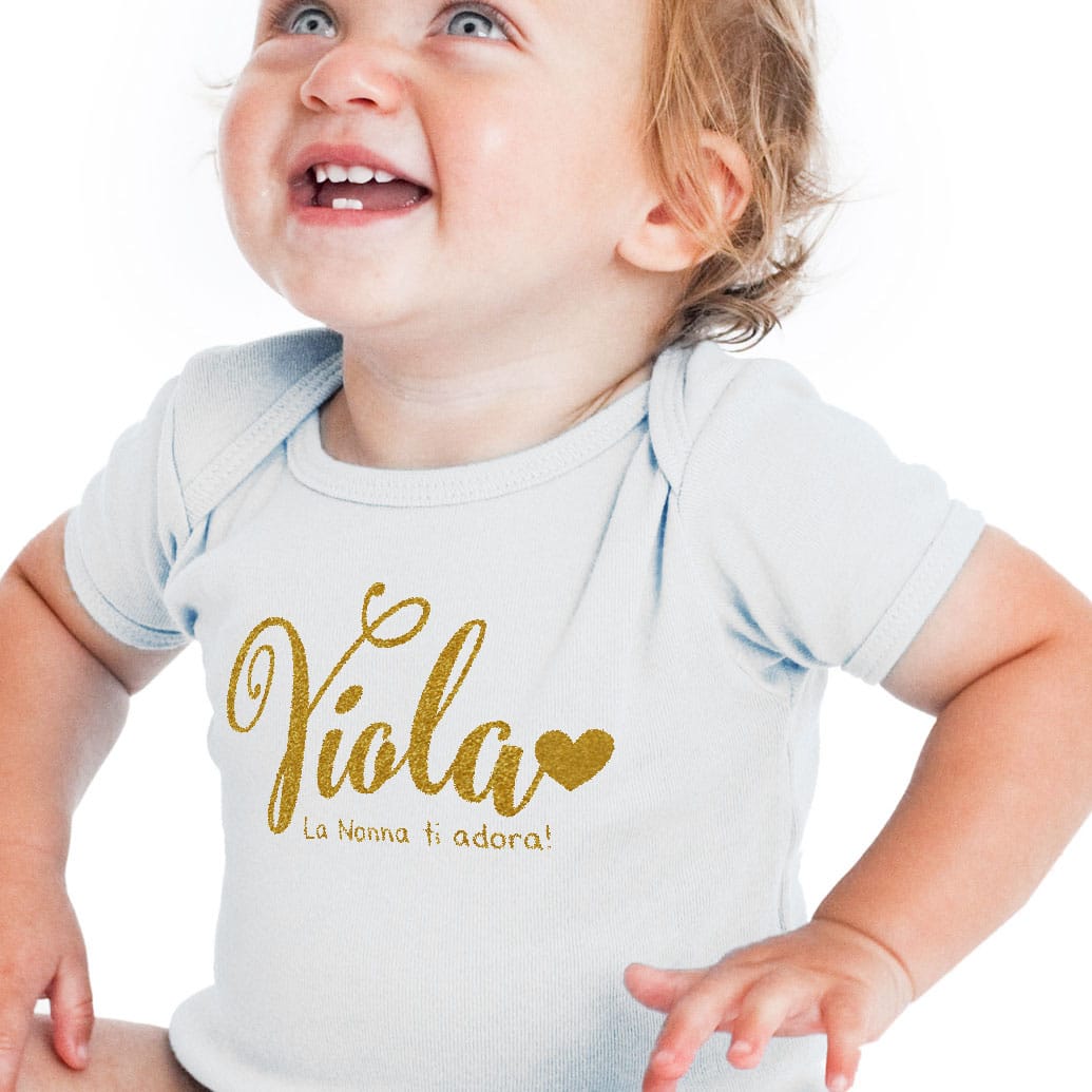 Body per neonate simpatico ed originali con frasi e disegni personalizzati | See more ideas about Baby g, Baby ideas and Brave.