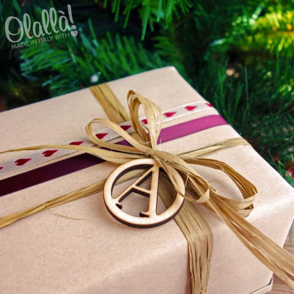 tags-personalizzate-iniziale-legno tags-personalizzate-iniziale-legno