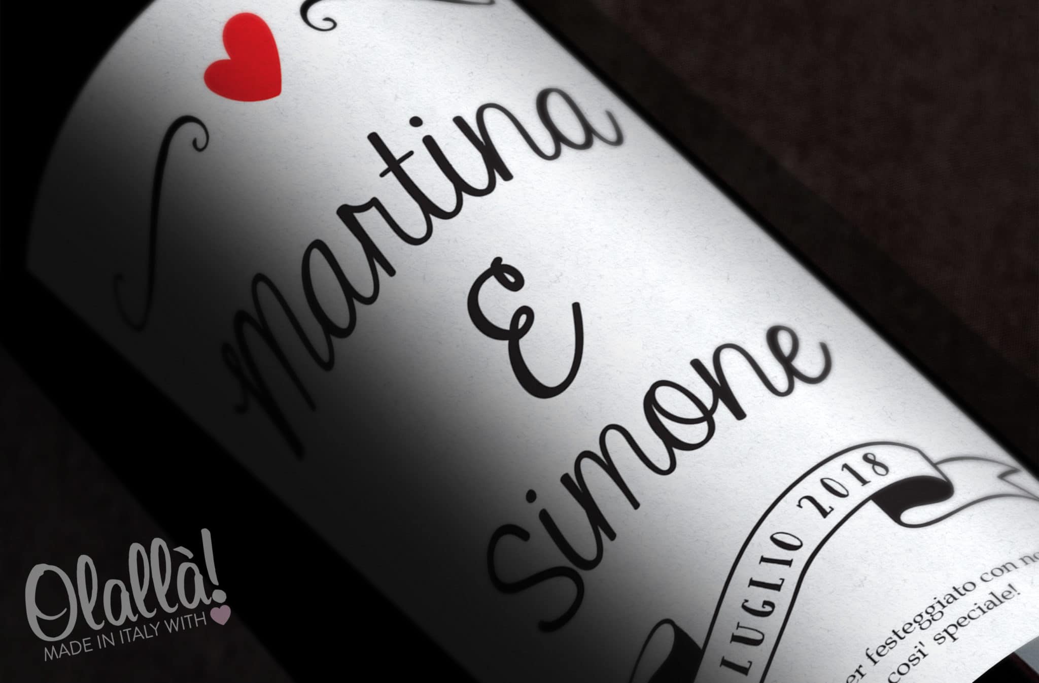 Bottiglia di vino personalizzata con nomi e banner con data del ... Alzatina ispirazioni Bomboniera