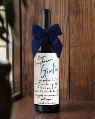 bottiglia-personalizzata-compleanno-fiocco-parole-vino