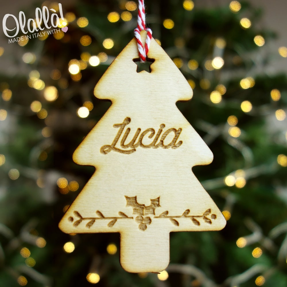 Albero Di Natale Legno Da Appendere.Decorazione Di Legno Da Appendere All Albero Di Natale Personalizzata Alberello Con Vischio Olalla