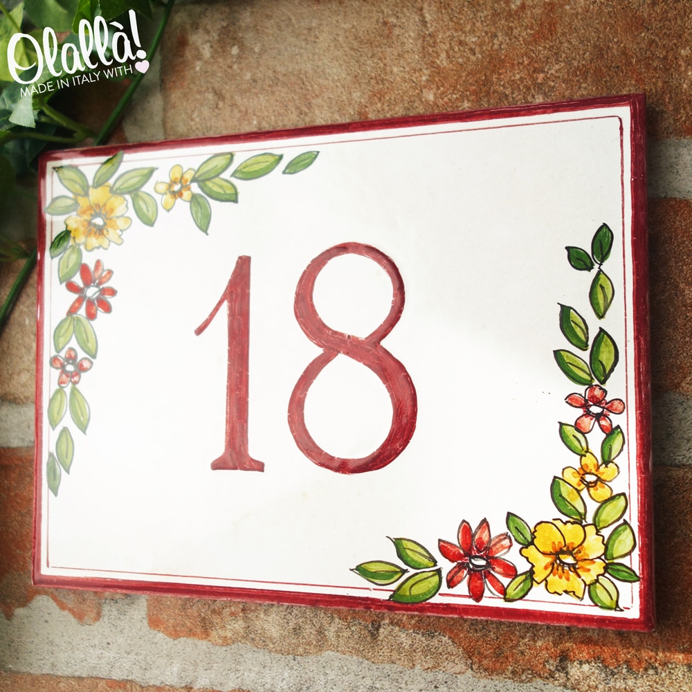Numero Civico Dipinto a Mano con Disegno Floreale Fiori Rossi e Gialli