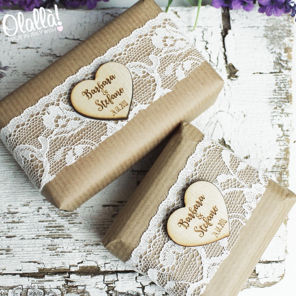 Set di 5 Saponette Personalizzate con Pizzo e Cuore di Legno Shabby con  Nomi e Data