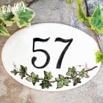 numero-civico-ceramica-personalizzato-decoro-edera