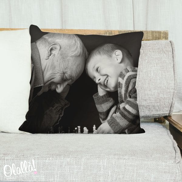 Love Print Cuscino Personalizzato 40x40 Cm Con IMBOTTITURA INCLUSA. Dedica Ai Nonni: 'Festa Dei Nonni'. Federa In Microfibra Vellutata Stampata Fronte/retro Con Qualità Fotografica. Lavabile Fino A 60°. Regalo Unico E Fatto A Mano. - 4