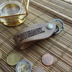 portachiavi-cuoio-personalizzato-canzone-regalo