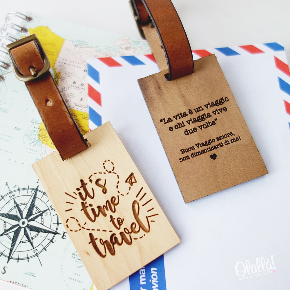 Tag da Viaggio in Legno Personalizzato It's Time to Travel - Idea Regalo  per Lui