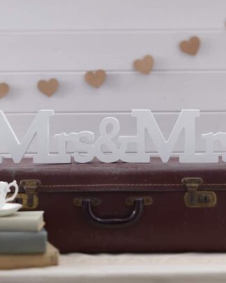 decorazione-matrimonio-mrs&mrs-scritta-legno