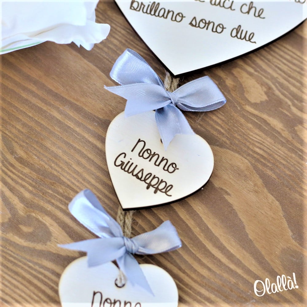 Cuore in Legno con Cuoricini Pendenti, Frase Personalizzata e Nomi -  Decorazione per Ricordare i Propri Cari