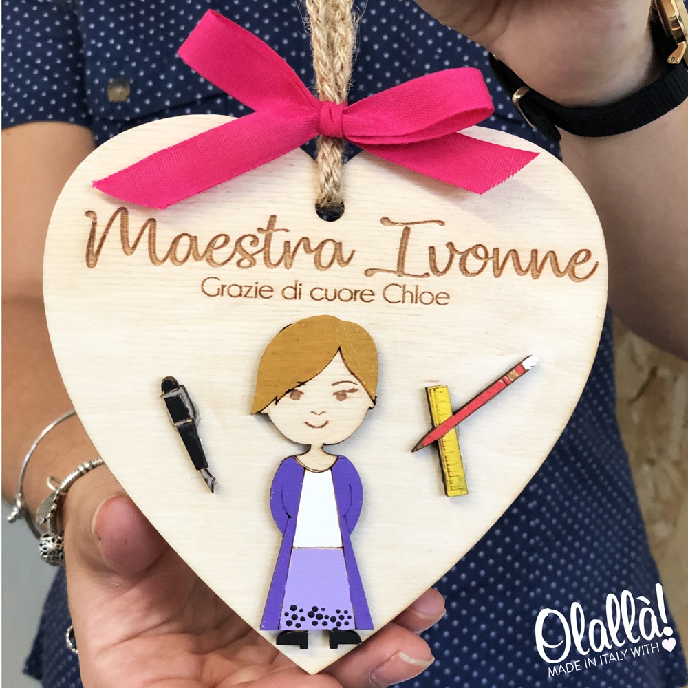 Regali Di Natale Per Maestre Elementari.Cuore In Legno Da Appendere Personalizzato Con Ritratto E Dedica Regalo Maestra Olalla