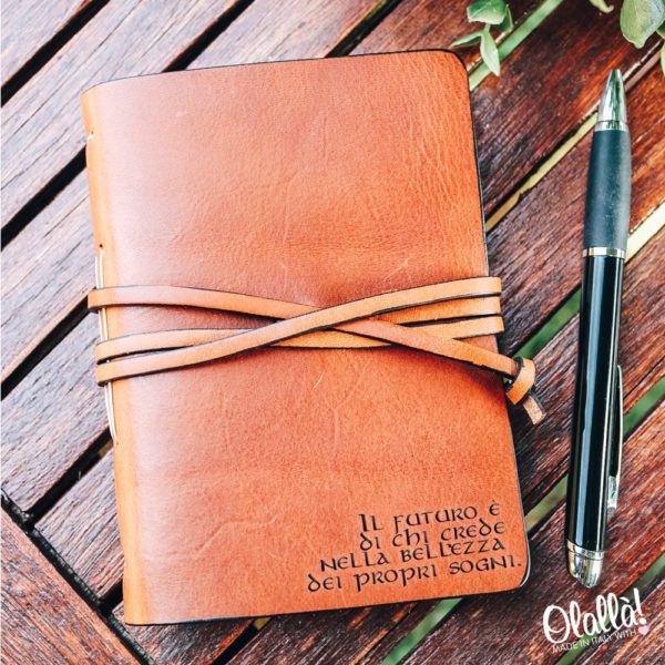 quaderno-pelle-personalizzato-regalo-laurea-scrittore-motivazionale