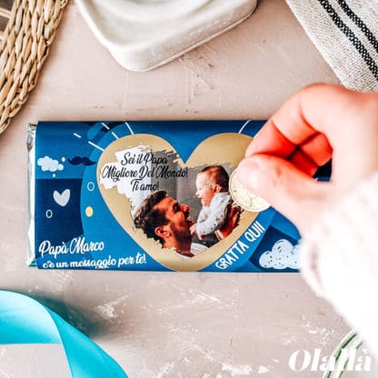 Barretta di Cioccolata Personalizzata Gratta e Vinci con Foto e Dedica - Idea Regalo Festa del Papà - immagine 2