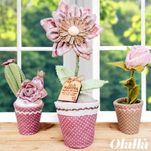 fiore-feltro-stoffa-personalizzato-tag-dedica-legno-regalo-MAESTRA