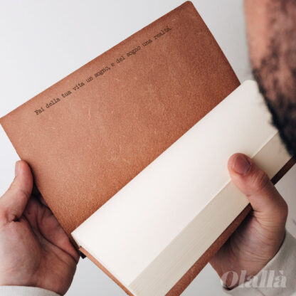 libro-cuoio-personalizzato-frase-regalo-lui