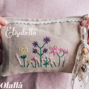 pochette-floreale-personalizzata-nome-decoro-fiori-campo-nome