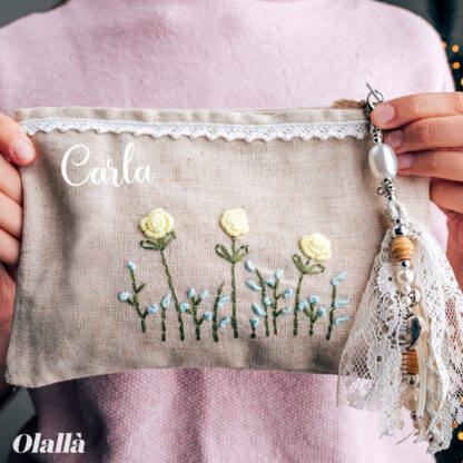 pochette-floreale-personalizzata-nome-decoro-margherite