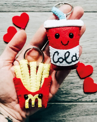 portachiavi-feltro-pupazzo-coca-cola-patatine-regalo-personalizzato-san-valentino