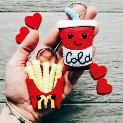 portachiavi-feltro-pupazzo-coca-cola-patatine-regalo-personalizzato-san-valentino
