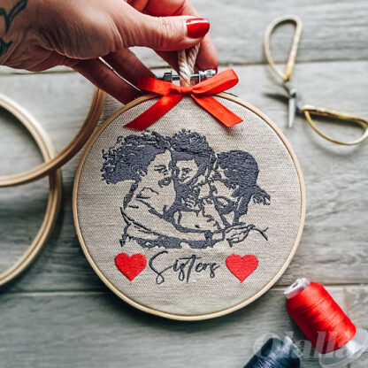 ricamo-ritratto-personalizzato-regalo-amica