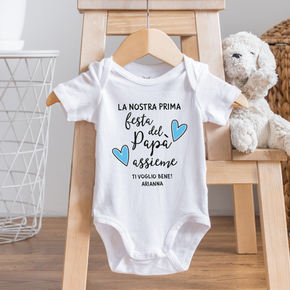 Idee Regalo Per La Prima Festa Del Papà Body/T-Shirt Personalizzati per Bambino/a "La Nostra Prima Festa del