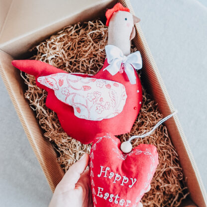 gallina-stoffa-rossa-decorazione-pasqua
