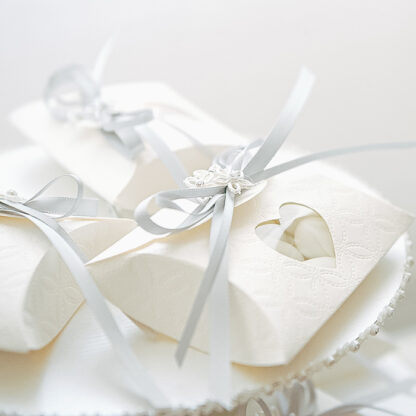 scatoline-carta-kraft-avorio-ricamo-pizzo-confetti