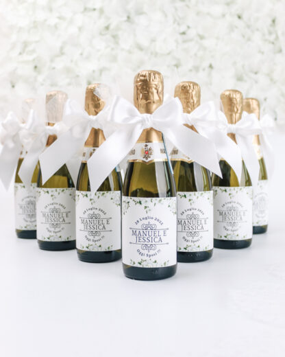 mini-bottiglia-prosecco-fiori-bianchi-idea-bomboniera-matrimonio