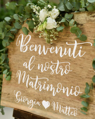 cartelli-benvenuto-matrimonio-legno-leggio