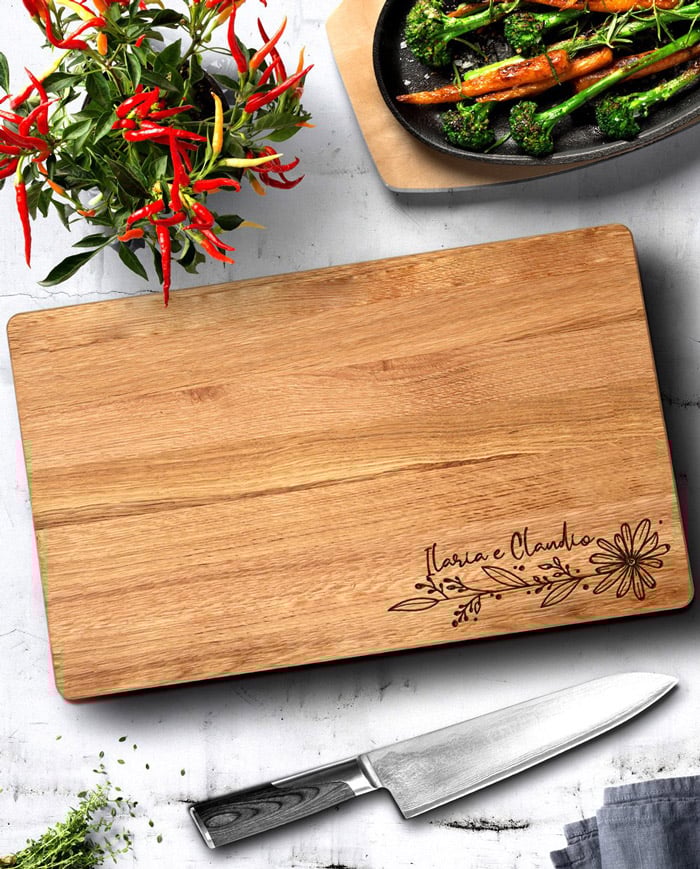 tagliere-personalizzato-incisione-fiori-nome-coppia700x870