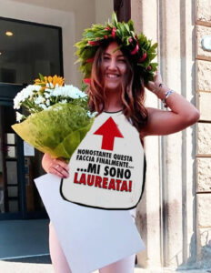 BAVAGLIONE-LAUREA-SCHERZO-DIVERTENTE-MI-SONO-LAUREATTA