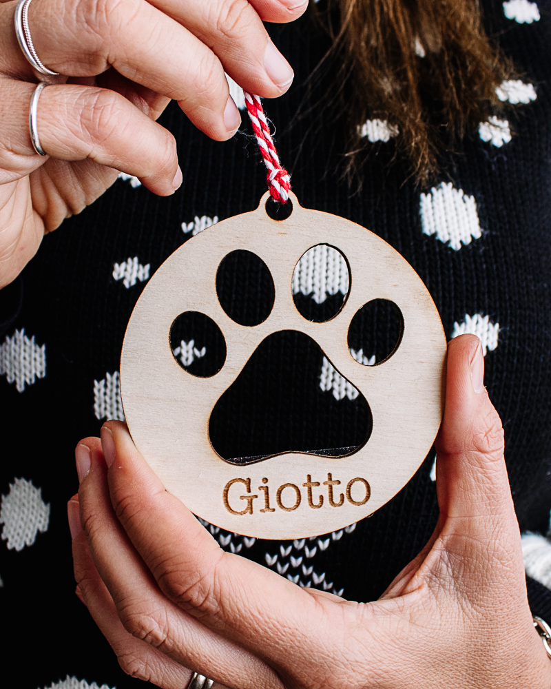 Palla Di Natale Personalizzata In Legno Con Impronta Zampa E Nome Di Cane O Gatto – Decorazione Albero