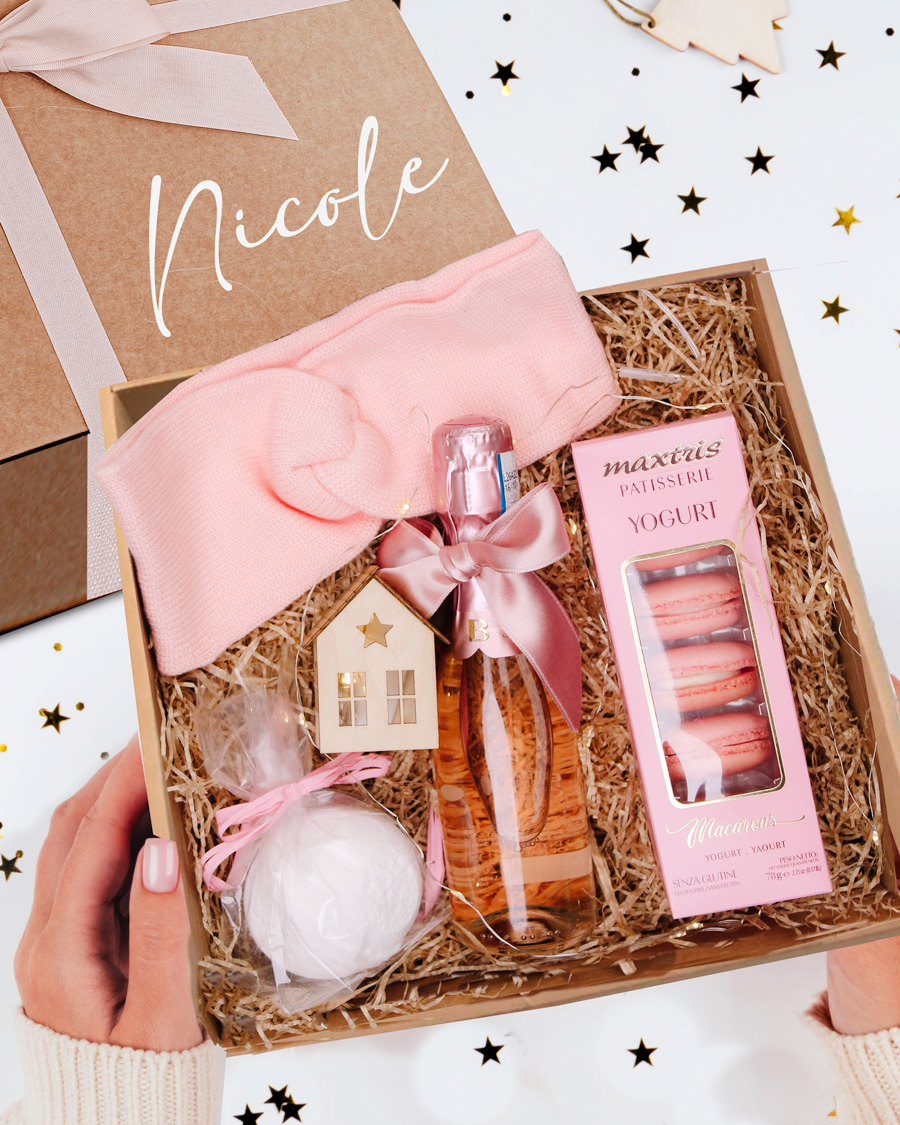 Gift Box Natalizia Serata Relax con Prosecco Rosé, Bomba da Bagno e  Macarons - Idea Regalo Natale Lei