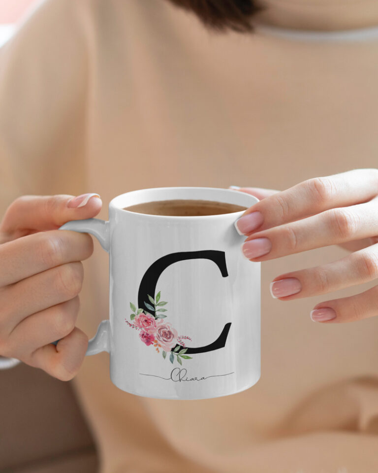 Tazza 325 Ml Con Margherita E Lettera Fiorita: Idea Regalo Originale Per Donne (Ceramica Per Microonde E Lavastoviglie) - 2