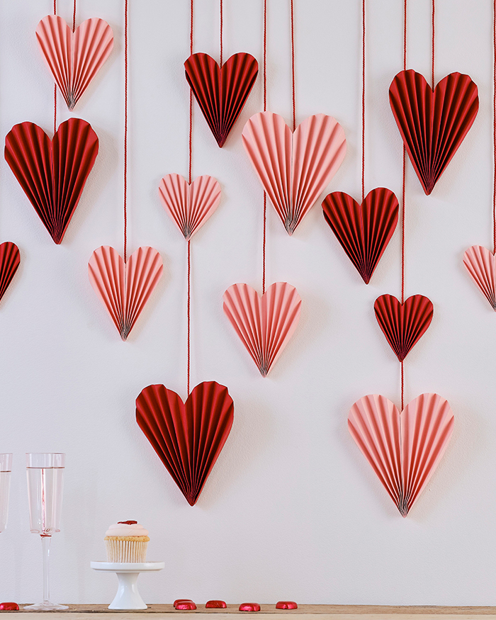 Decorazione Origami a Forma di Cuore in Cartoncino Rosso e Rosa- Idea  Decorazione Originale per San Valentino