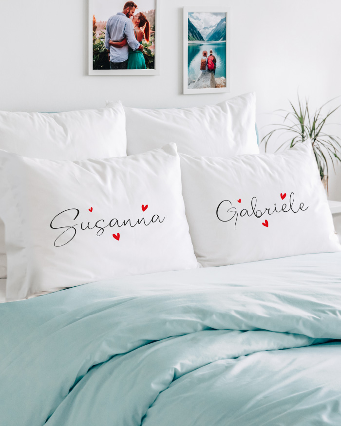 Coppia di Federe Personalizzate con Nome, Coordinato Federe per il Letto -  Idea Regalo San Valentino per Lui e Lei, Idea Regalo Casa Nuova,  Anniversario