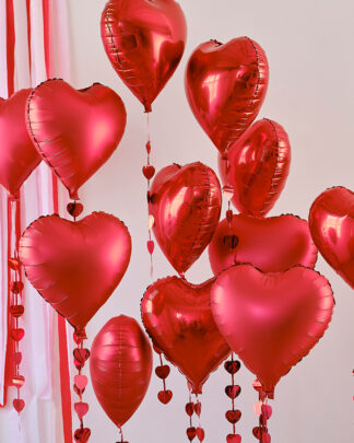 Kit Decorazioni a Tema San Valentino con Palloncini a Forma di Cuore Rosso  Metallizzato e Coriandoli - Idea Decorazione San Valentino per la Camera o  Casa