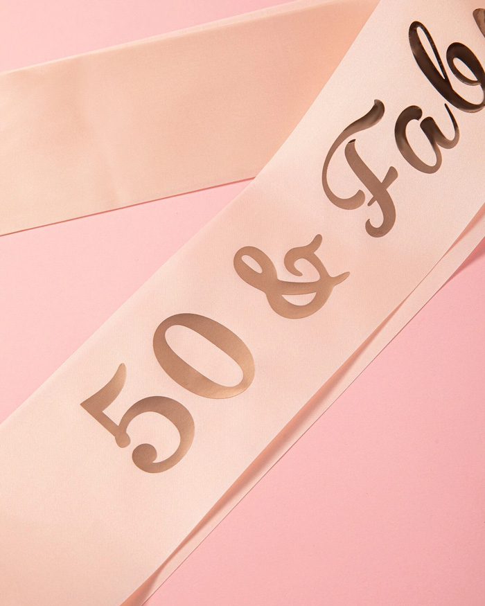 Fascia Rosa con Scritta Rose Gold 50 & Fabulous per 50esimo Compleanno -  Decorazione, Accessorio per Compleanno Donna
