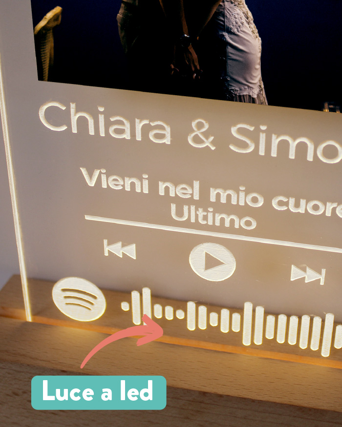 Lampada led personalizzata con foto e codice spotify multicolore