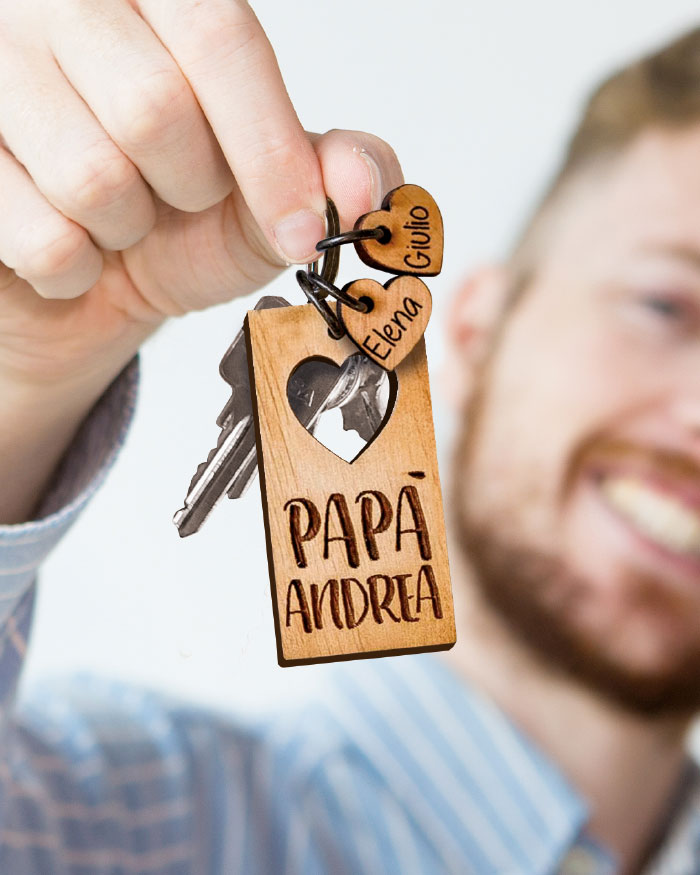 Portachiavi cuore in legno personalizzato con dedica per papà e nome